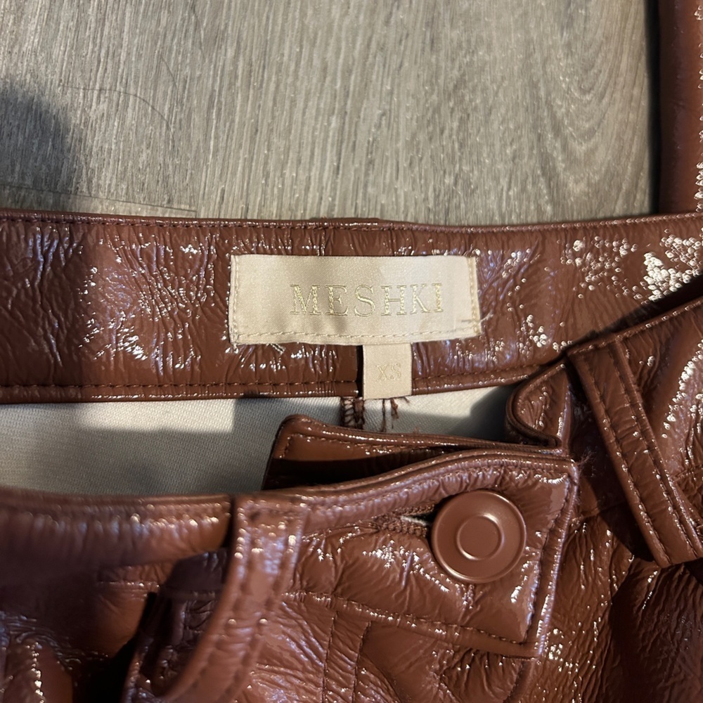 MESHKI OAKLEIGH STRAIGHT LEG PATENT PANTS SIZE XS in Wine 🍷 colour - Picture 10 of 11